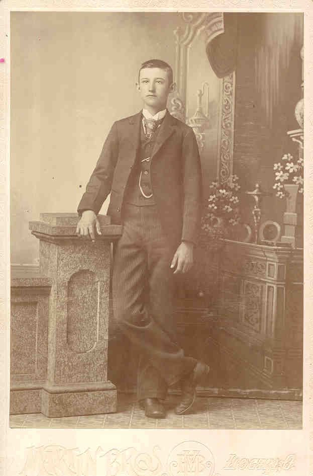 Gentleman.jpg (52 Kbytes)