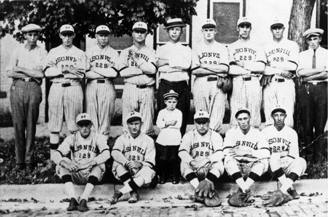 HockVlyAllStars640.jpg (148379 bytes)